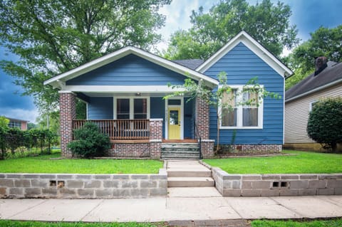 Welcome to Division Den! This charming bungalow combines classic character with modern comfort, giving you a cozy home base just minutes from Birmingham's best dining, entertainment, and attractions.