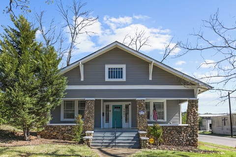 Pull up and settle in—this single-level home makes coming and going easy, with everything conveniently laid out on one floor.