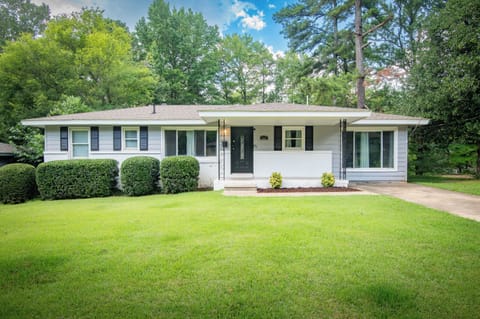 Welcome to The Garden Park Escape! From the moment you arrive, you'll feel right at home. With easy parking, a spacious front yard, and a peaceful neighborhood, your Birmingham getaway starts here.