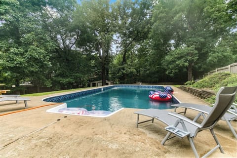 Stretch out on the sun loungers and take in the peaceful setting, surrounded by a large, fully fenced backyard that offers both privacy and plenty of room to relax.