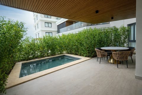 Private pool
