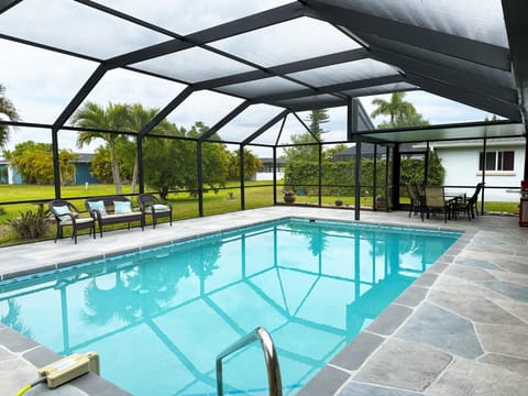 Sunny Pool Villa – Golf, Beach & Relaxation (7637)