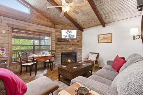 Cozy Living Area with Electric Fireplace, Cable TV, Dining Space and Board Games