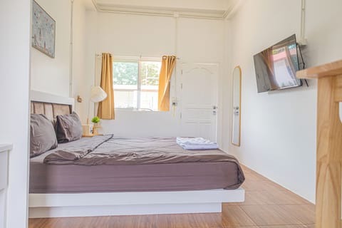 Comfort Studio, Balcony | Desk, laptop workspace, free WiFi