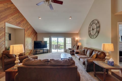 Byrdstown Vacation Rental | 5BR | 3BA | 3,400 Sq Ft