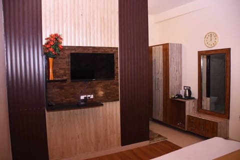 Deluxe Double Room, City View | Desk, soundproofing, free WiFi