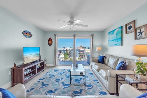Madeira Norte 406 - Bright and Spacious Living Room with Balcony Access