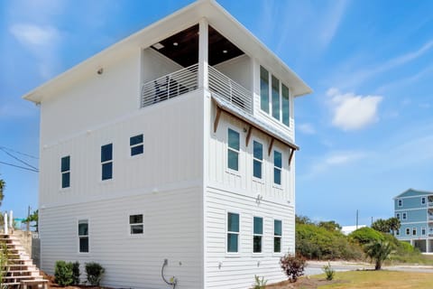 Roadside Exterior with Beach View Deck