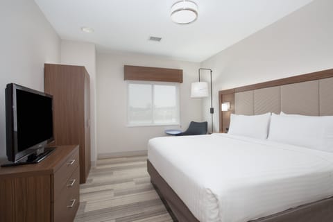 Suite, 1 Bedroom | Minibar, in-room safe, desk, iron/ironing board