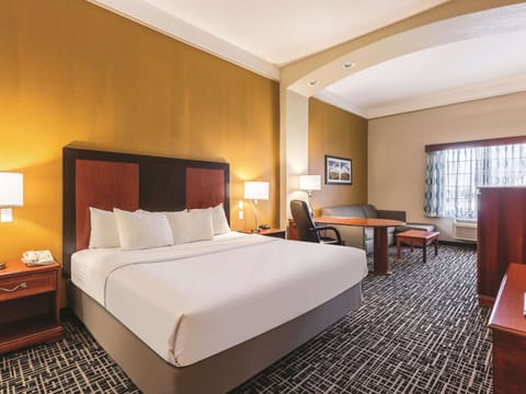 Deluxe Suite, 1 King Bed, Non Smoking | Premium bedding, desk, blackout drapes, iron/ironing board
