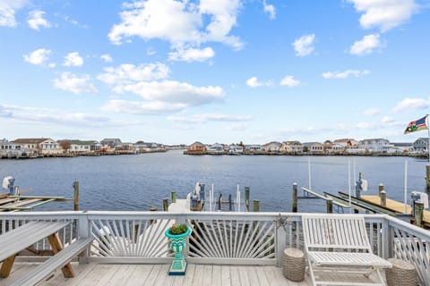 Welcome to Lola B's Bayside Bungalow!