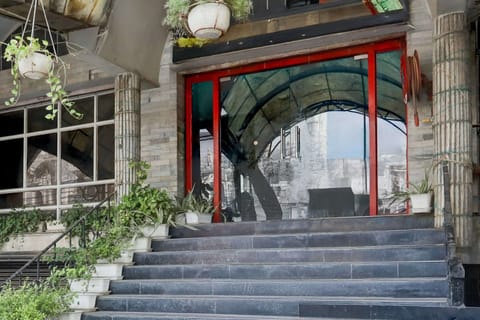 House | Reception