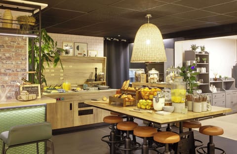 Daily buffet breakfast (EUR 14.90 per person)