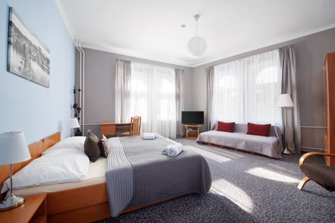 Double Room | In-room safe, desk, soundproofing, iron/ironing board