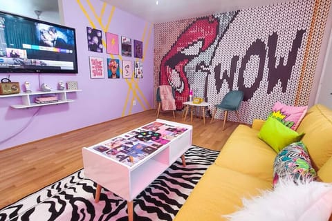 Bring your social media to life with the maBring your social media to life with the many photo ops in this room. Then relax on a nice vibrant sofa in this dream living room, and take full advantage of your Roku TV complete with several streaming services.