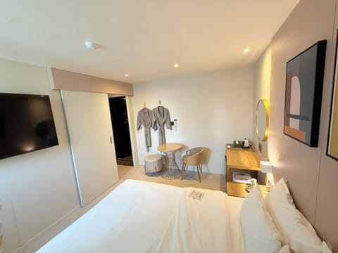 Standard Double Room | Free WiFi