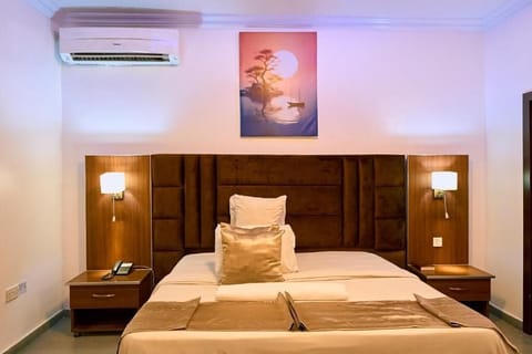Standard Room, City View | In-room safe, desk, laptop workspace, blackout drapes