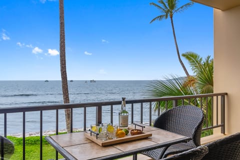 Breathe in the trade winds. Start your day with coffee and breathtaking ocean views from this private lanai oasis.