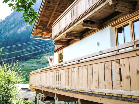Wood, Hardwood, Wood Stain, Plank, Siding, Balcony, Plywood, Lumber, Log Cabin