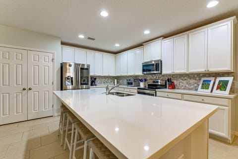 House (4 Bedrooms) | Interior