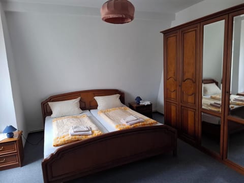 Apartment | WiFi (free), bed sheets