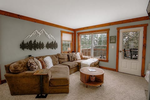 Welcome to Camp Shadow 4848!  This spacious, open-concept townhome is designed for comfort and is perfect for unwinding with family and friends.