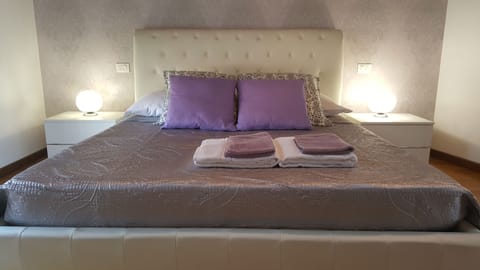 Luxury Apartment, 3 Bedrooms | Egyptian cotton sheets, premium bedding, down comforters