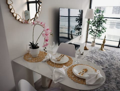 Apartment, Balcony, City View | Dining