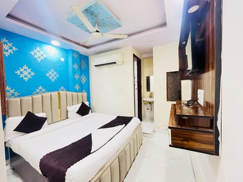 Deluxe Double Room, Balcony, City View | Blackout drapes, soundproofing, free WiFi