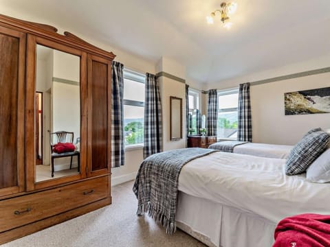 7 bedrooms, iron/ironing board, free wired internet, bed sheets