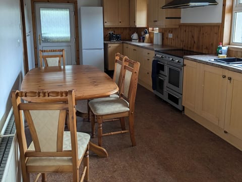 Dishwasher, cookware/dishes/utensils