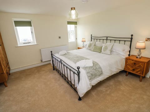 3 bedrooms, WiFi (free), individually decorated, individually furnished
