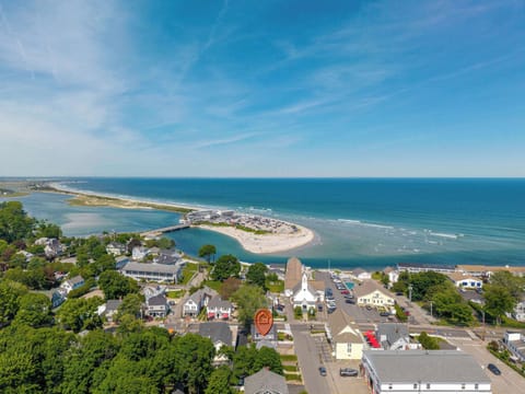 Steps to downtown and the beach both!