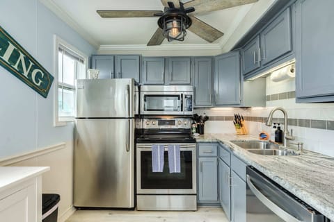 Full sized stove and refrigerator 