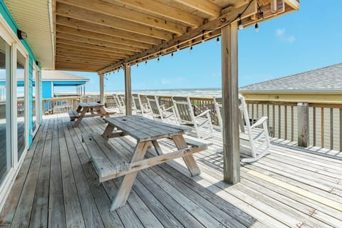 Deck with plenty of furniture, making it easy to sit and relax in the sun