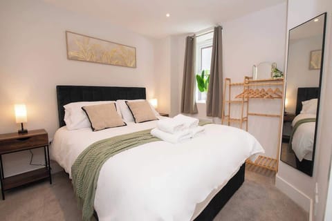 A comfortable bedroom with king size bed, perfect for unwinding after a long day. Featuring a spacious wardrobe to store all your belongings, the room offers a calm and restful atmosphere for a peaceful night’s sleep.