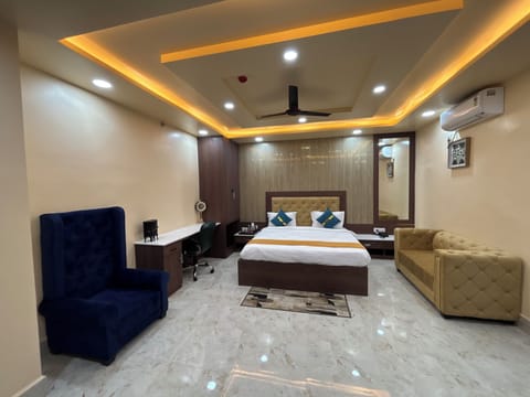 Deluxe Double Room, Balcony, City View | WiFi (free)