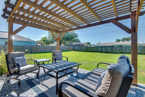 Furnished Patio w/ Pergola & Shade Screen | Large Backyard