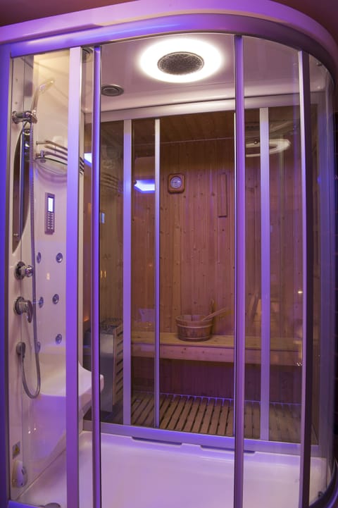 Suite | Sauna | Body scrubs, massage/treatment rooms