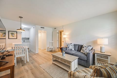 Naples Vacation Rental | 2BR | 2BA | 662 Sq Ft | Threshold Step to Enter