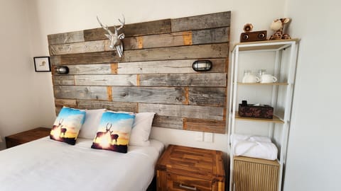 Superior Double Room, 1 Queen Bed, Non Smoking, Shared Bathroom | Hypo-allergenic bedding, free WiFi, bed sheets, wheelchair access