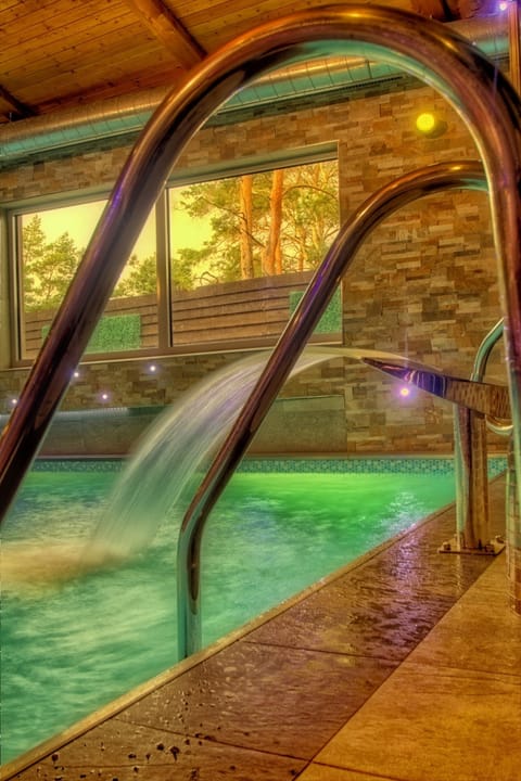 Indoor pool, sun loungers