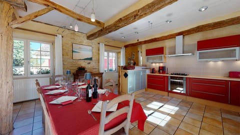 Domaine-des-Fargues-Gite-du-Lauzier-cuisine-01-1024x576