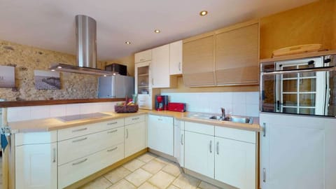 Domaine-des-Fargues-gite-du-tonnelier-cuisine-1024x576