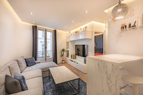 Comfort Apartment, City View | Living area