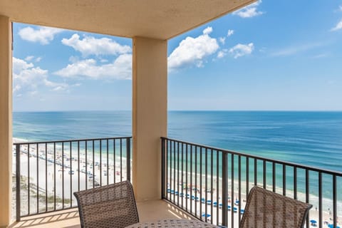 Condo, 3 Bedrooms | Property grounds