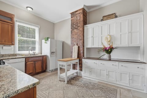 Amazing kitchen with lots of charm!