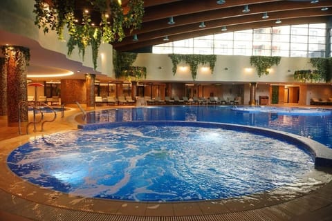 2 indoor pools