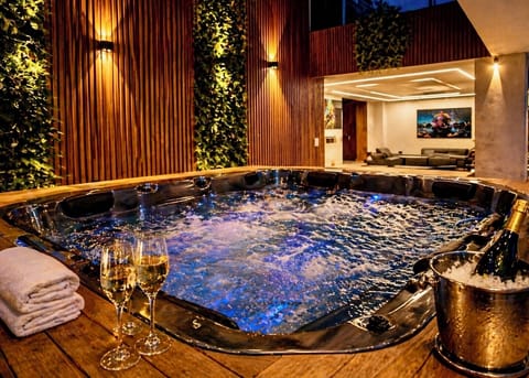 Indoor spa tub
