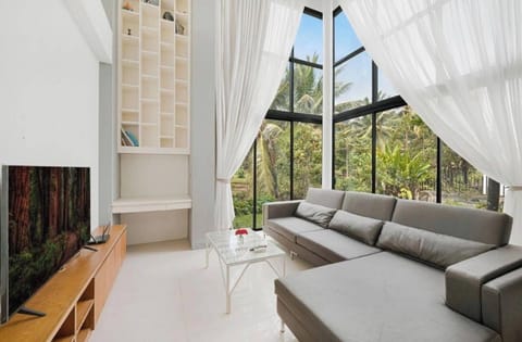 Room, 3 Bedrooms | Living room